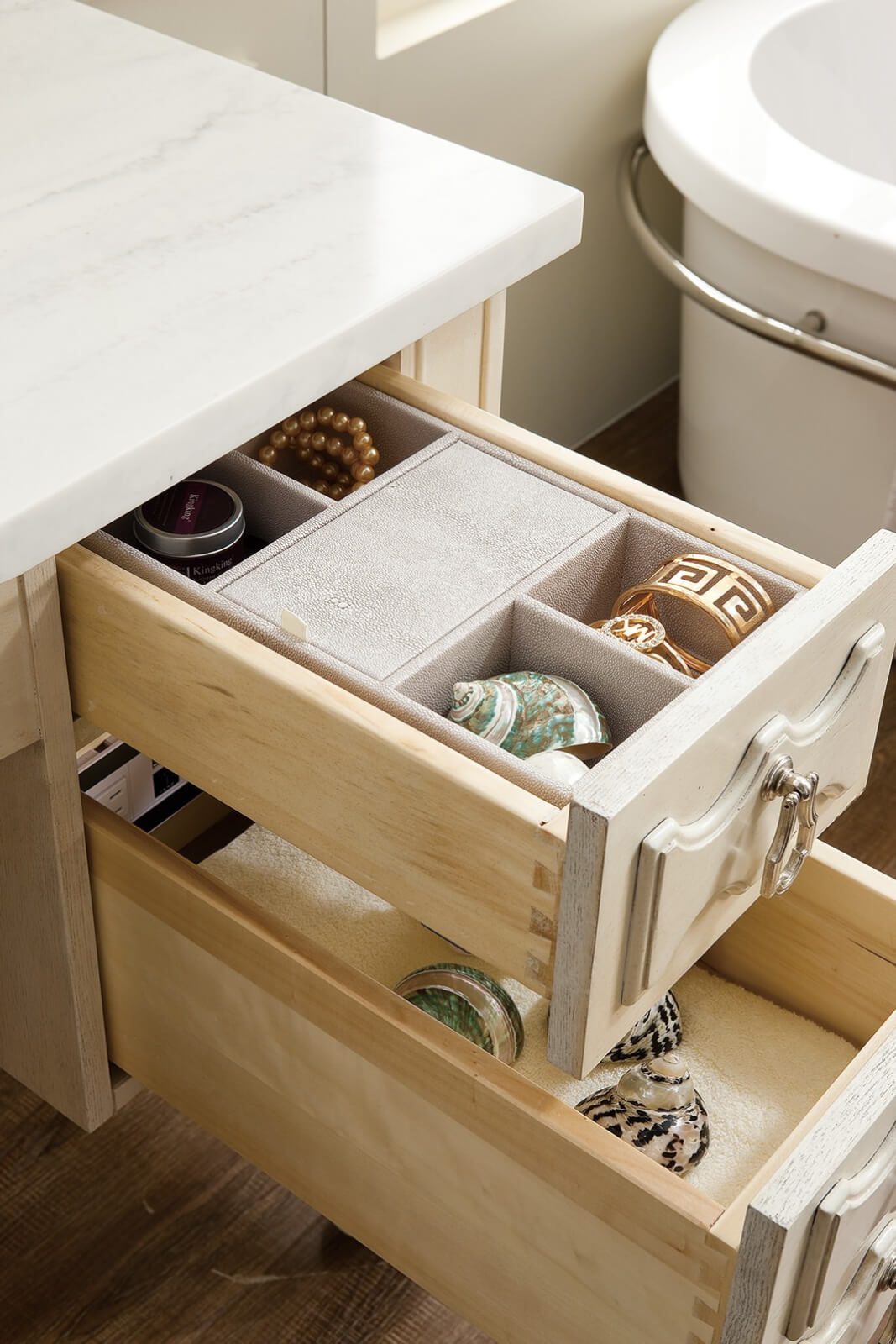 Castilian Single Vanity, ADA